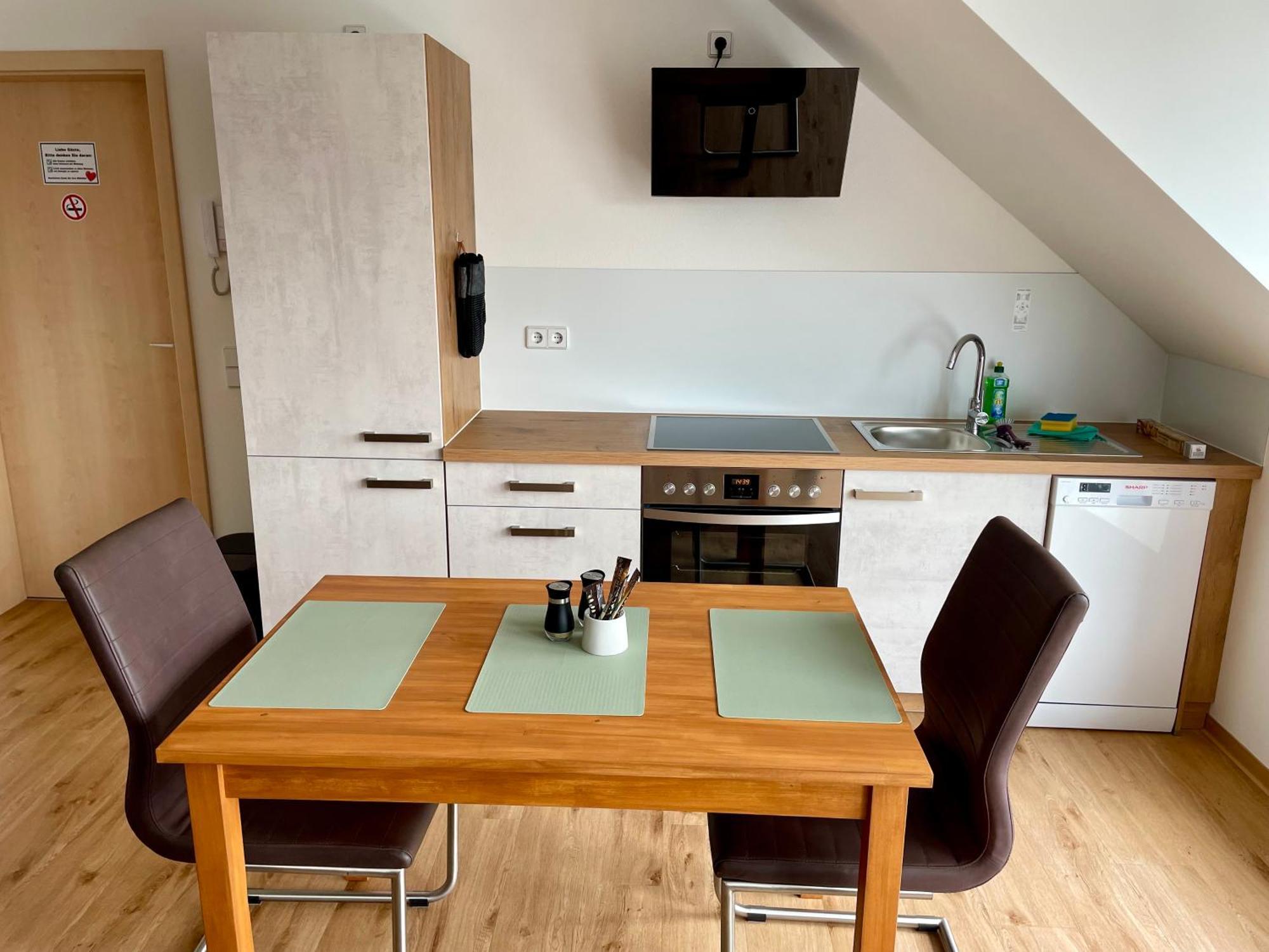 Stadtoase Geraeumige Gaestewohnungen Mit Balkon, Komfort, Modernitaet Und Ruhe, Fuer Monteure Geeignet, Free Wifi Frankenberg Eksteriør bilde